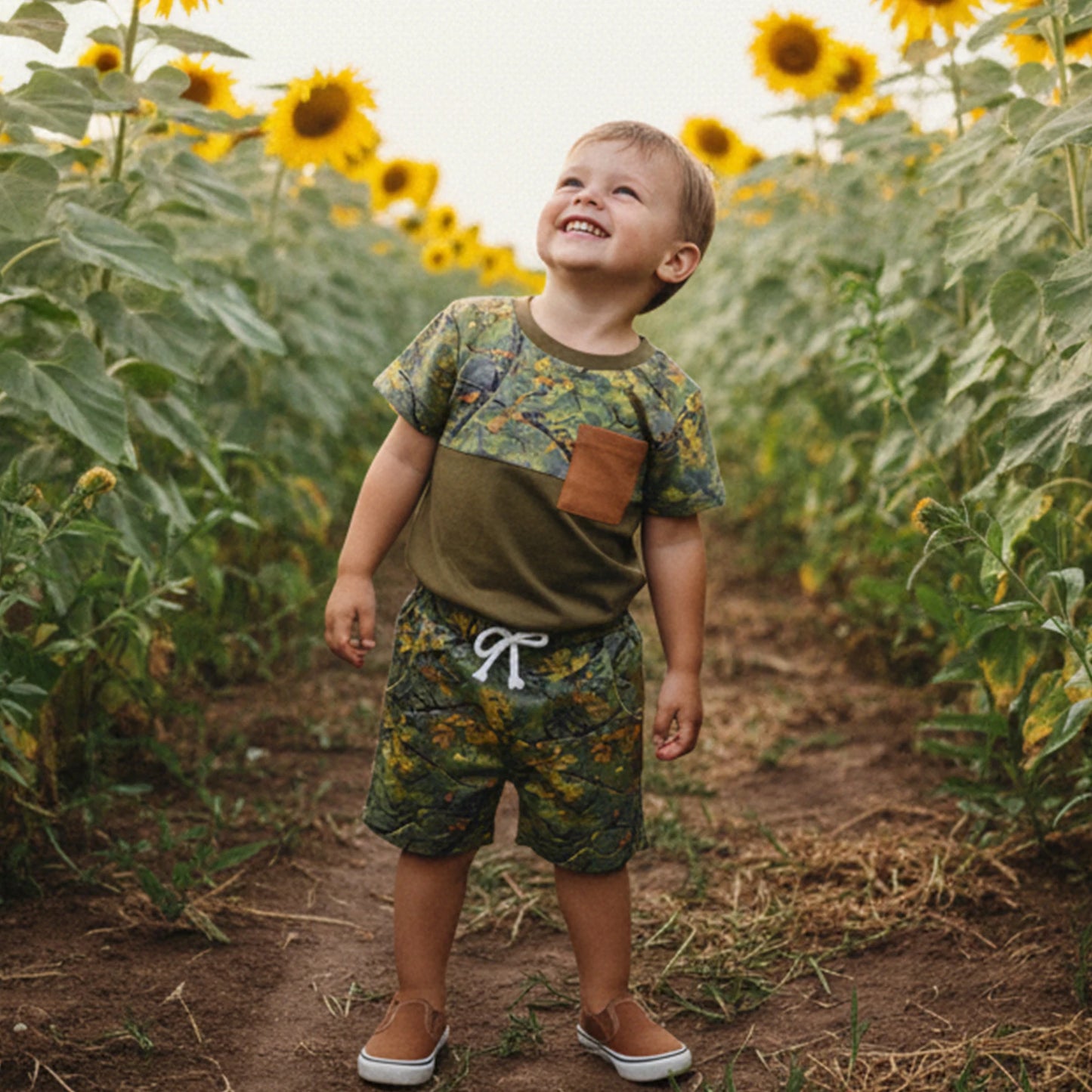 Boys Leaf Print Short Sleeve T-shirt and Elastic Waist Shorts Set